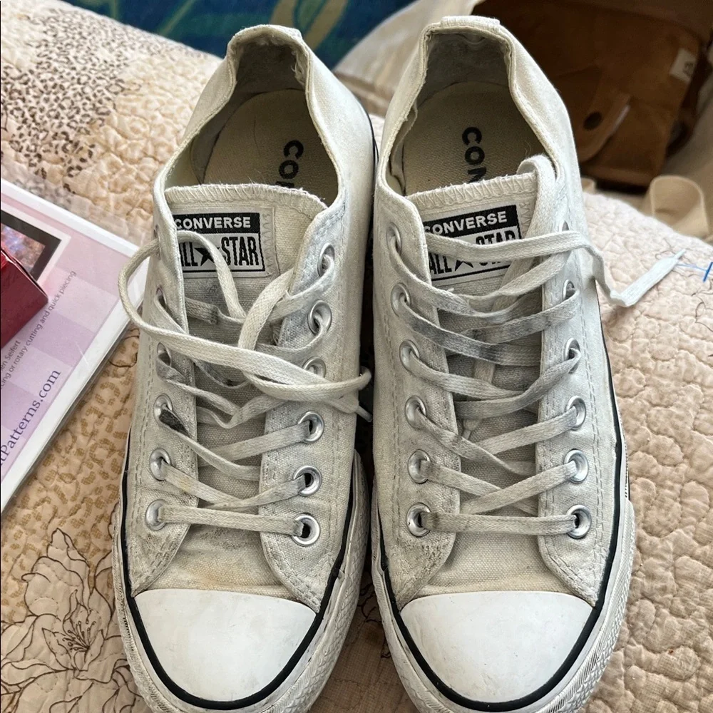 Converse White Low-Top Platform Sneakers Size 7.5 - Picture 2 of 9